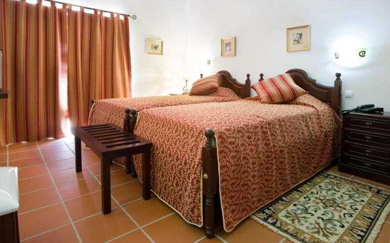 Hotel Quinta Dos Bastos Evora Exterior photo